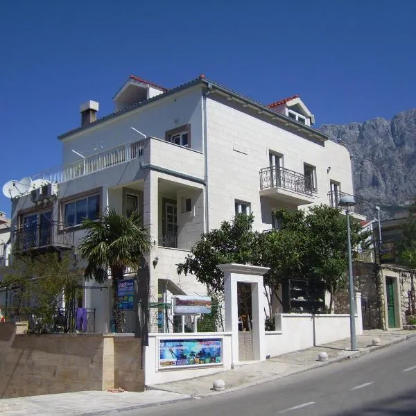 Apartments Villa More, hotel in Makarska