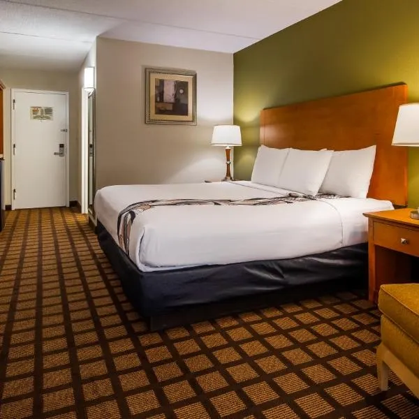 Best Western Plus Chicago Hillside, מלון בהילסייד