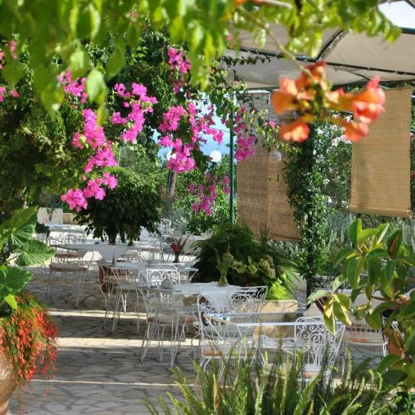 Hotel Helios Splendid, ξενοδοχείο σε Μπούκαρι