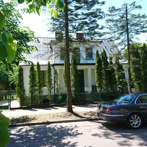 Pokoje dom Gustaw Augustów, готель у місті Nowinka