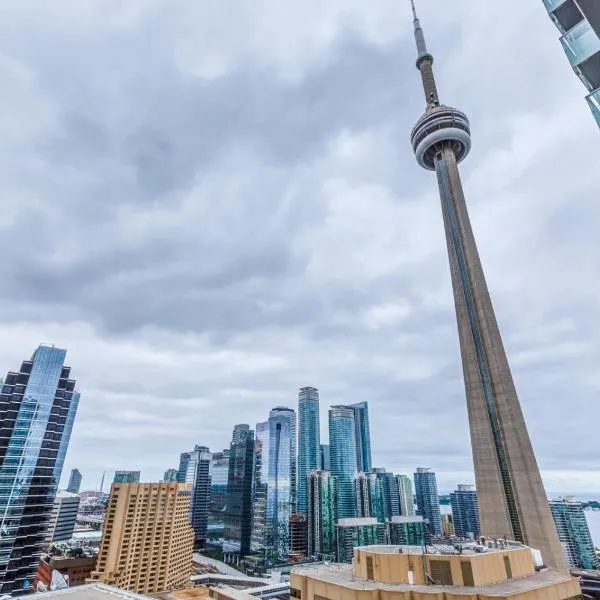 Chol Suites Chic 2bed Downtown Toronto Condo Unobstructed CN Tower View MTCC Rogers Centre Blue Jays Free Parking、トロントのホテル