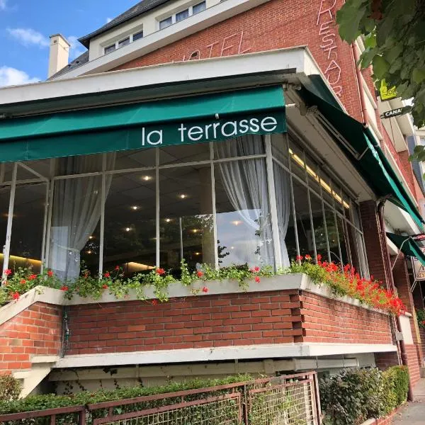 Logis Terrasse Hôtel, hotel v destinácii Lisieux