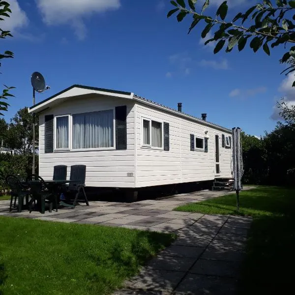 Chalet zwaluw, hotel a Serooskerke