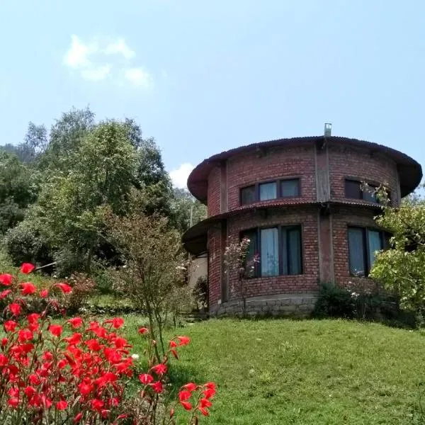 The Misty Mountains, hotel di Berināg