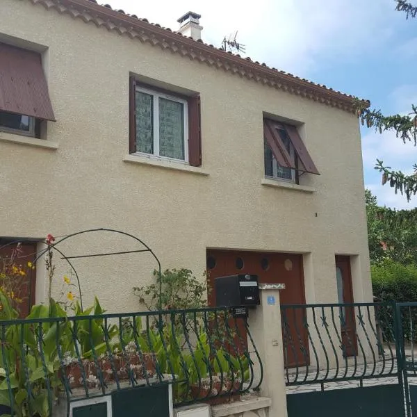 Maison de 2 à 6 personnes au bord de l'Hérault, готель у місті Агд