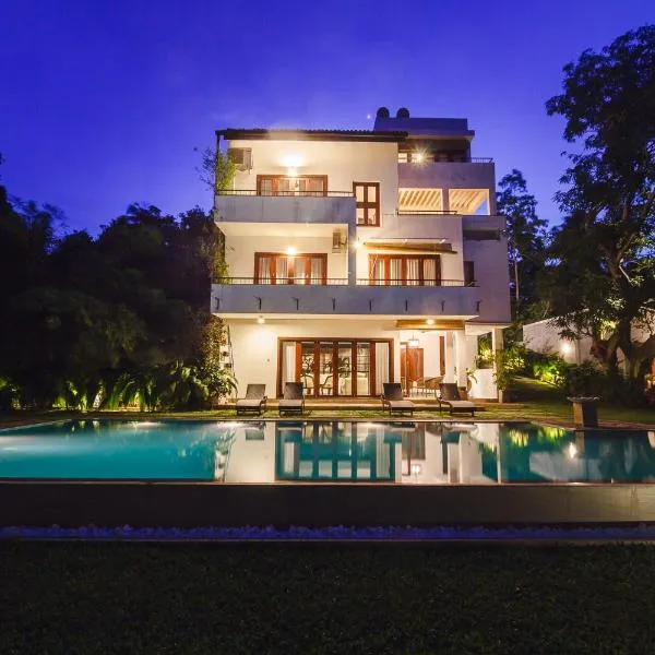 Arahtis Lake Villa, hotel in Hikkaduwa