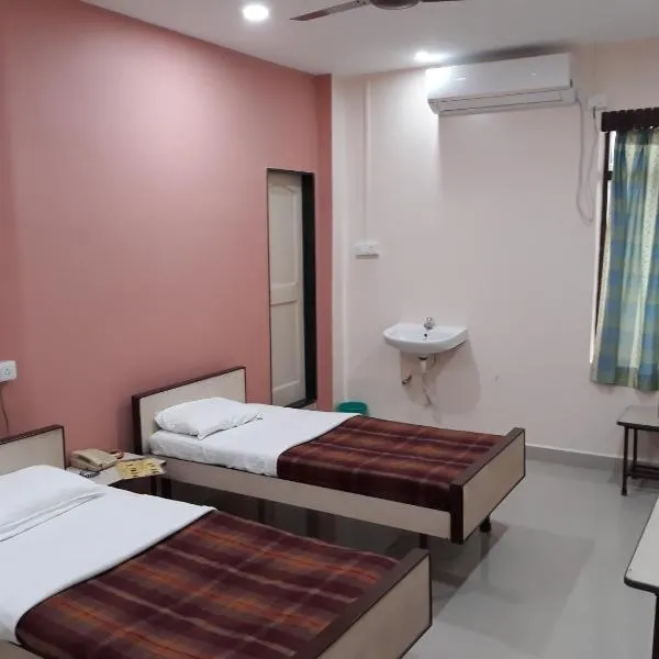Hotel Gomatgiri photo 2