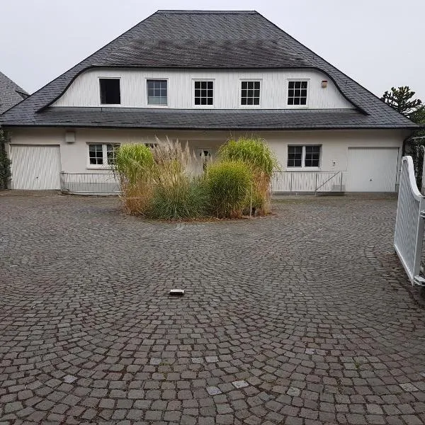 Wohnen im Souterrain einer Villa, hotel Herdeckében