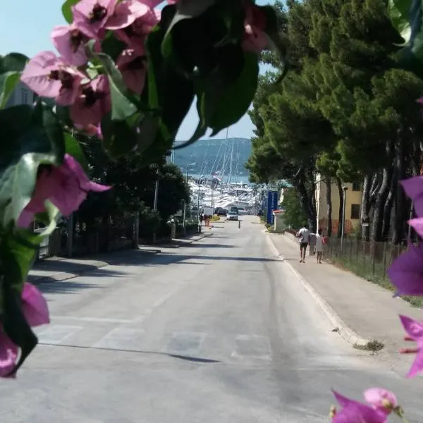 Josipa Apartment, hotel in Biograd na Moru