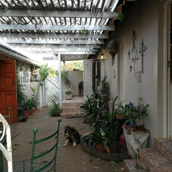 The Fever Tree Guest House, hotel in Hluhluwe