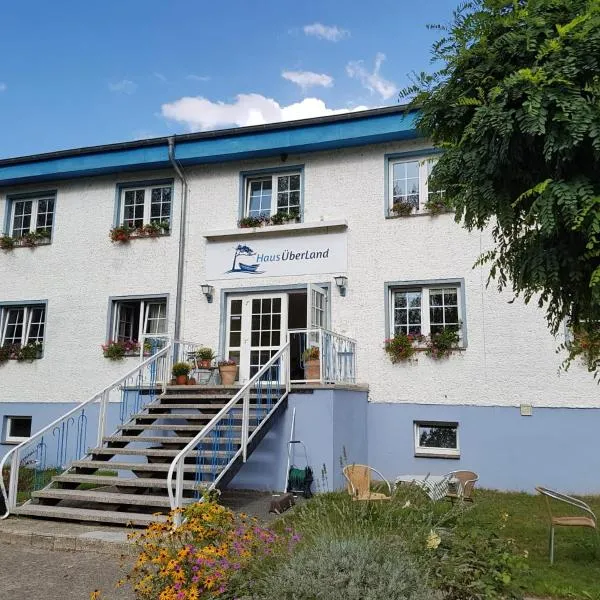 Haus ÜberLand, хотел в Sundhagen-Niederhof