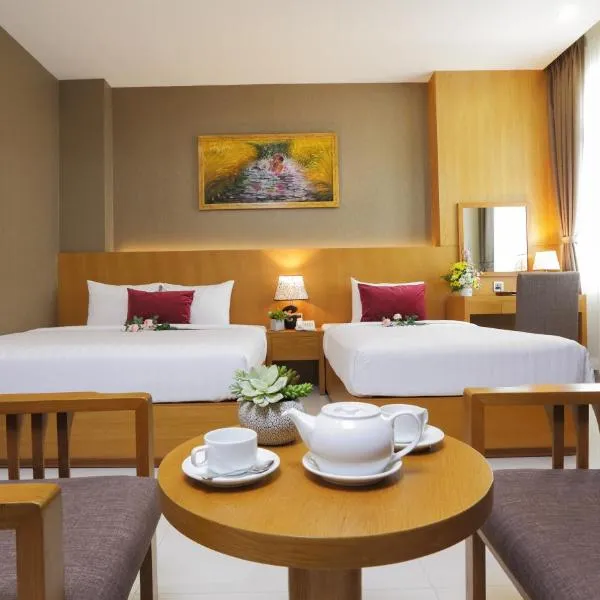 Golda Hotel، فندق في Ðức Hòa