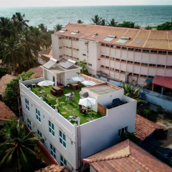 Blue Water Boutique Hotel, hotel v Negombu