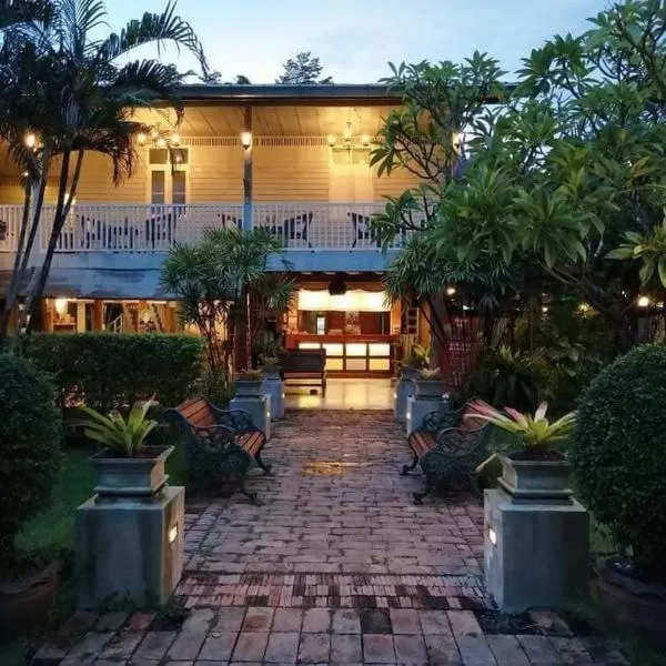 Dorm of Happiness by Tharaburi Resort: Mueang Kao şehrinde bir otel