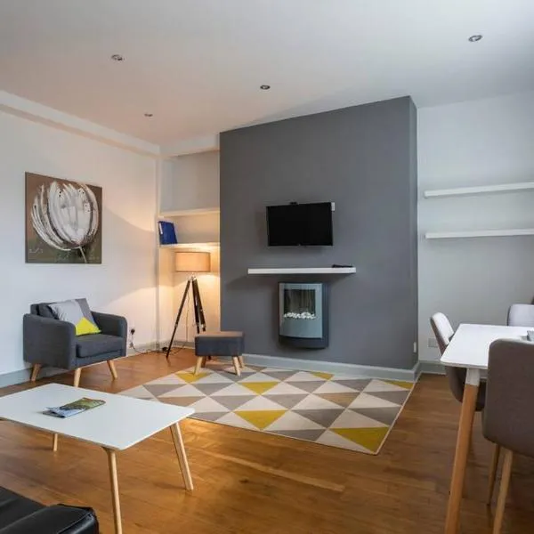 Spacious Central Chic Apartment - Simplycheckin, hotel v destinaci Winchester