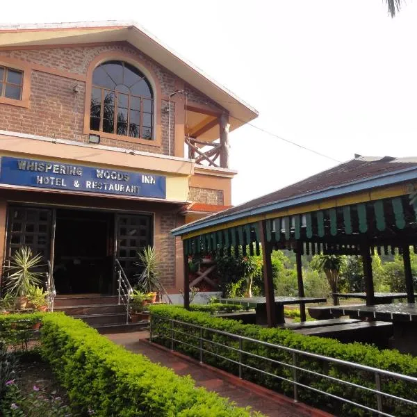 Whispering Woods Inn, hotel in Srī Niketan