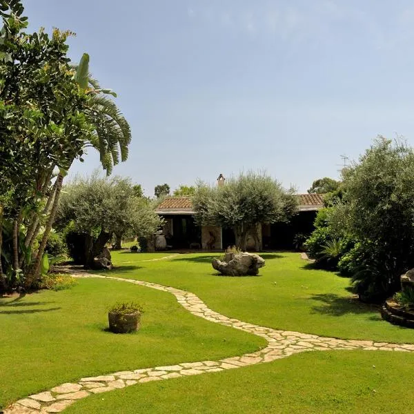 Villa Charlie, hotel in Villasimius