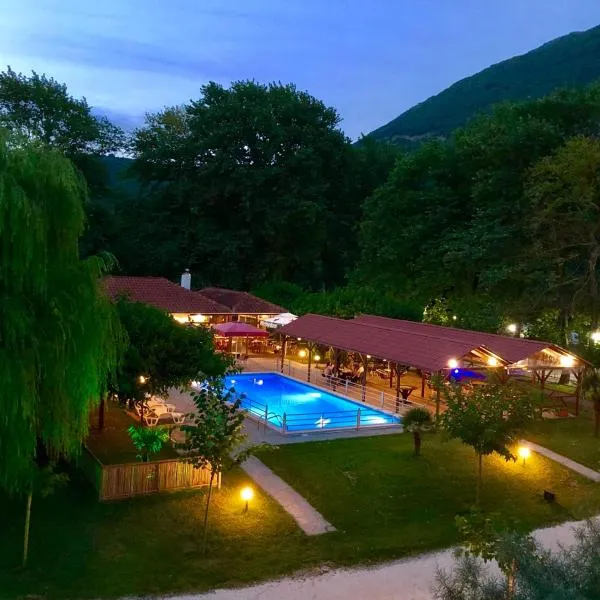 Dipla Sto Potami (Next To The River), hotel v destinaci Stathmos Terovou