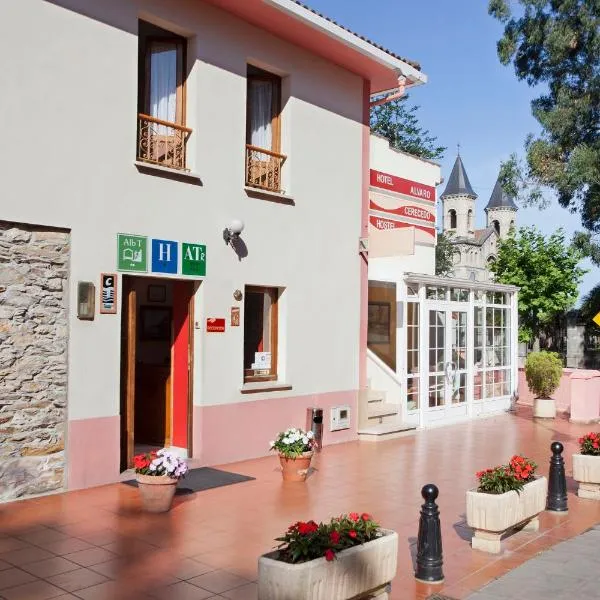 Hotel Alvaro frente Palacio-Museo Selgas, hotel in Castañedo