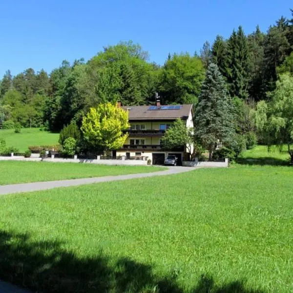 Haus am Wald, hotel v mestu Bad Koetzting