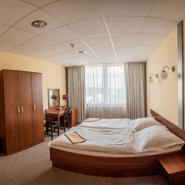 City Hotel B&B, reception 24 7, 800m od-from R1, free parking, hotel in Banská Bystrica