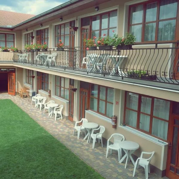 K-plus penzión, hotel in Štúrovo