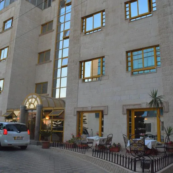 Capri Hotel Suites, hótel í Amman
