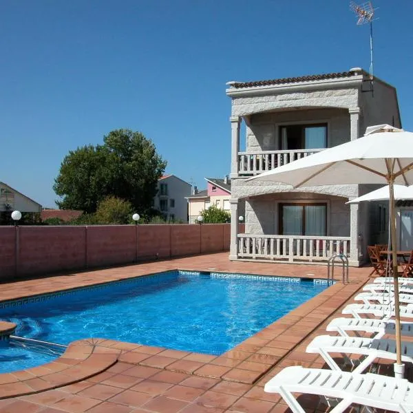 Apartamentos Coral Do Mar III, hotel i Montalvo