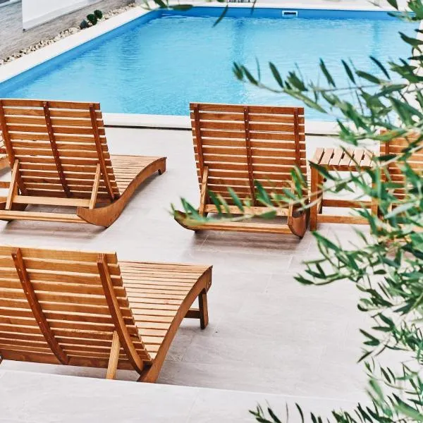 Salis Apartments, hotel in Vrsi