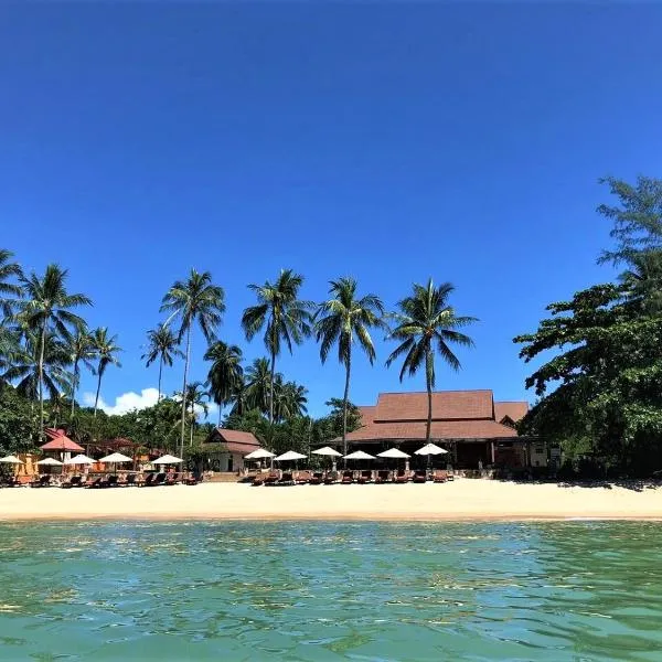 Kanok Buri Resort: Lipa Noi şehrinde bir otel