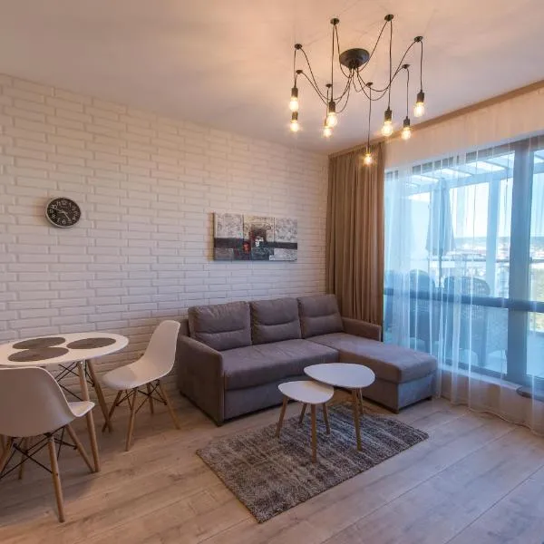City Apartments Triumph, hotel v Varni