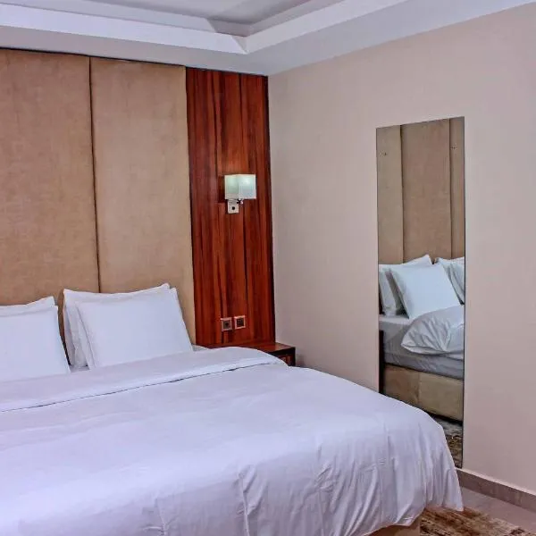 Joshesther Olive Hotel, hotel in Ejigbo