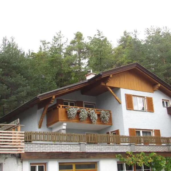 Ferienhaus Tschenett, hotel v destinaci Imst