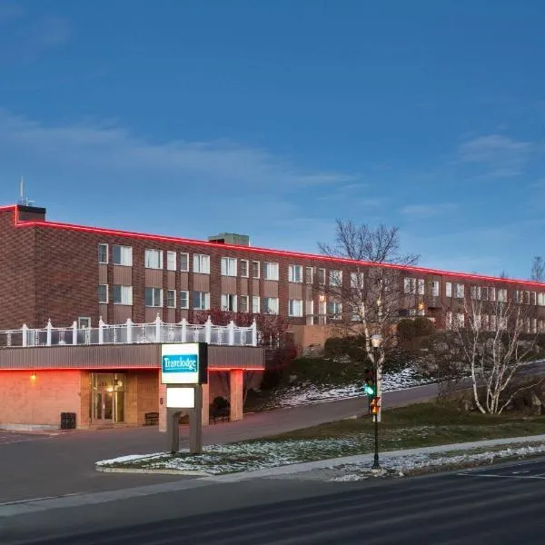Travelodge by Wyndham Baie Comeau, hotel en Chute-aux-Outardes