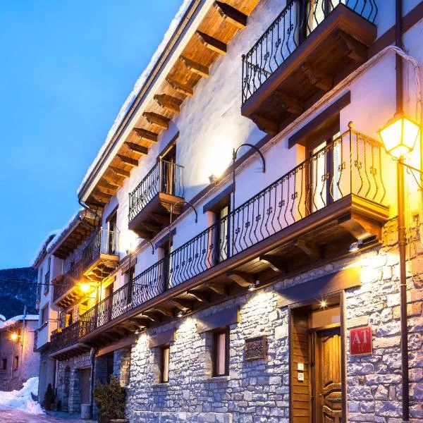 Apartamentos Casa Ríos, hotell i Biescas