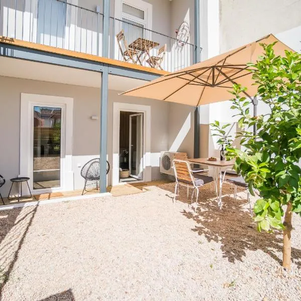 Wood Wall & Garden Apartment