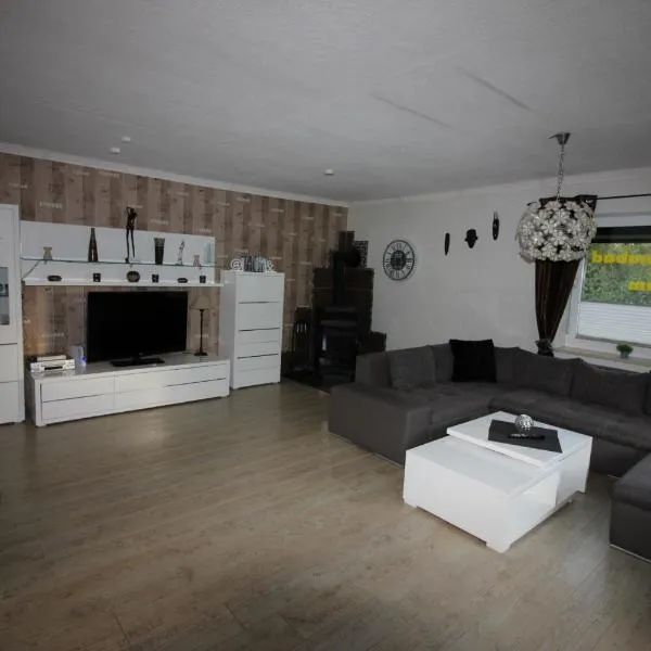 Haus Abbi, Ferienwohnung mit Schwimmbad, hotel v mestu Hage