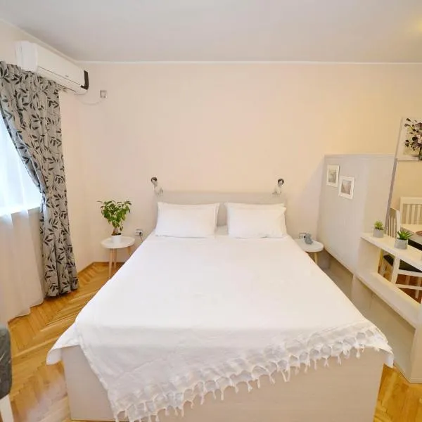 Apartment Filip, hotel v Kotore