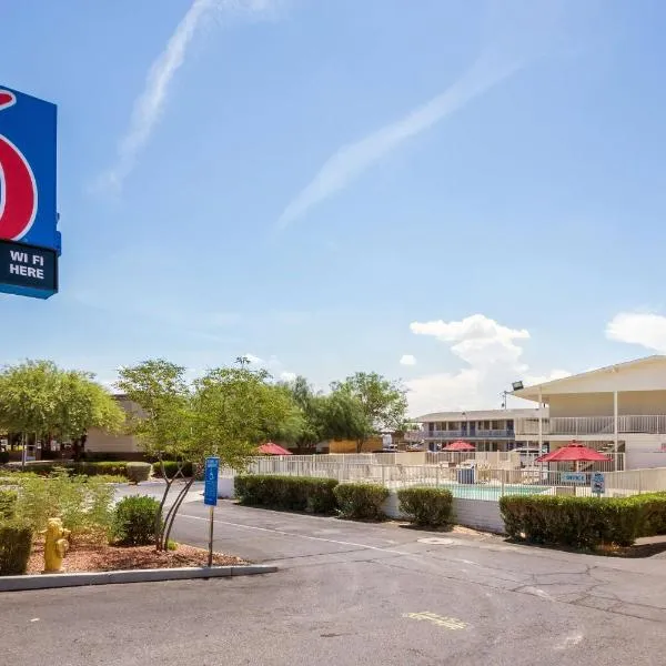 Motel 6-Youngtown, AZ - Phoenix - Sun City, viešbutis mieste Sun City West