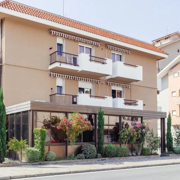 Residence Greco, hotel v mestu San Bartolomeo al Mare