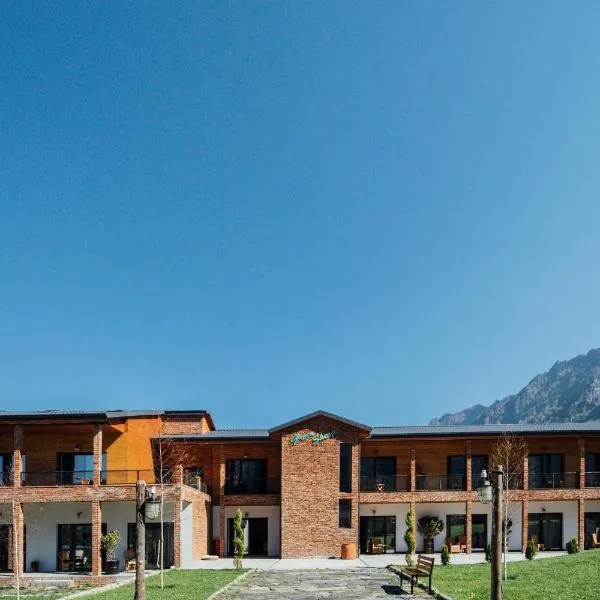 Green Sheep Boutique Hotel, hotel in Stepantsminda