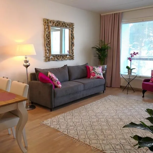 Charming Pine View Apartment, hotel u gradu Östersundom