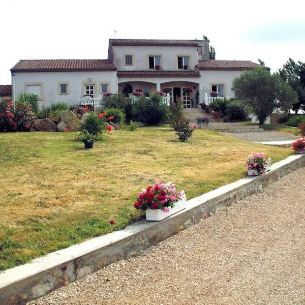 Domaine de la Pendule, hotel v destinaci Issel