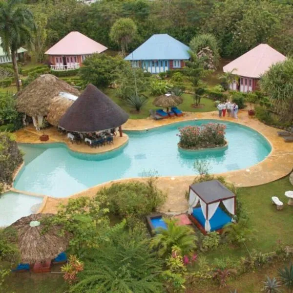 Las Puertas del Paraíso, hotel v destinaci Río San Juan