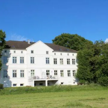 FEWO 16, Herrenhaus Blengow, Lindenallee 21, hotel in Jörnstorf