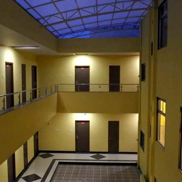 Hotel Varenya Inn, hotel in Yavatmāl