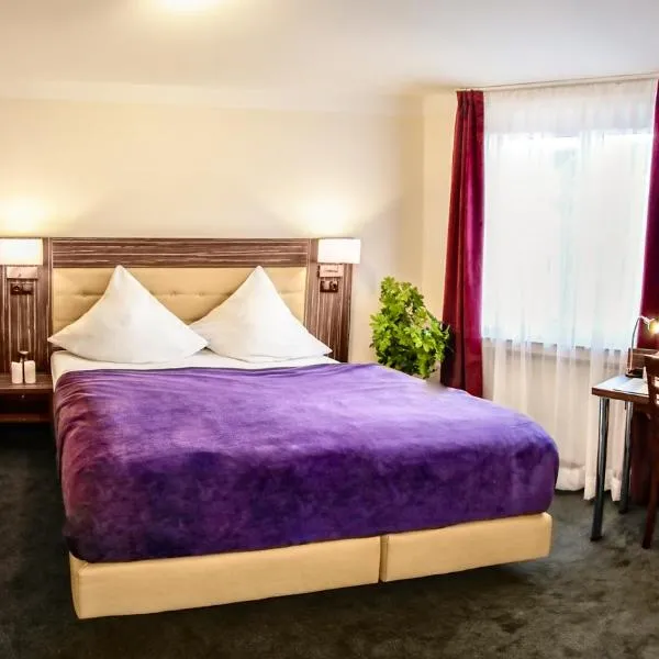 Hotel Famosa – hotel w mieście Düsseldorf