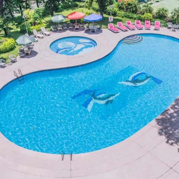 Silvermine Beach Resort, hótel í Hong Kong