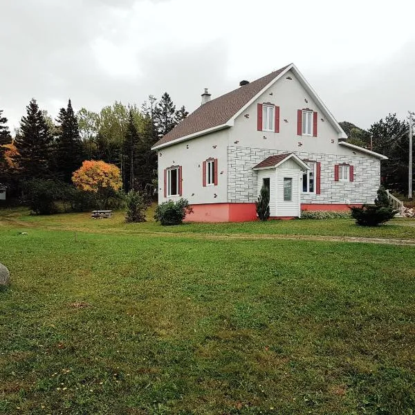 Chill Shack - Auberge Jeunesse, hotell i Sainte-Anne-des-Monts