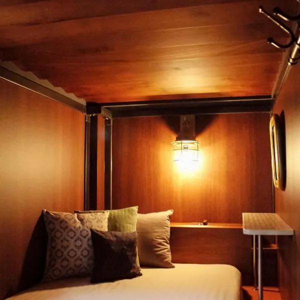 HARE-TABI SAUNA & INN Yokohama - ハレタビ -、横浜市のホテル